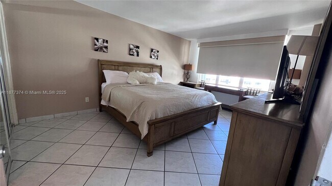 Photo - 5161 Collins Ave Unit 1701