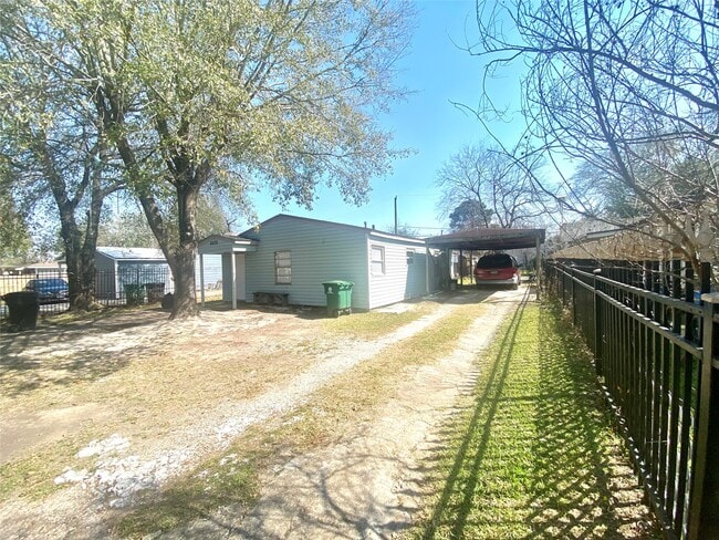 Photo - 6518 Linden St