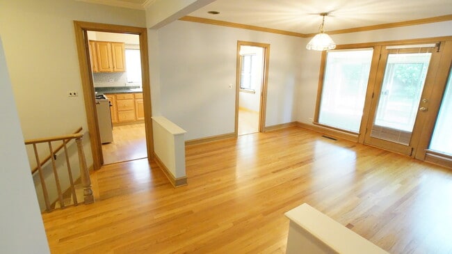 Photo - 459 Highcrest Dr