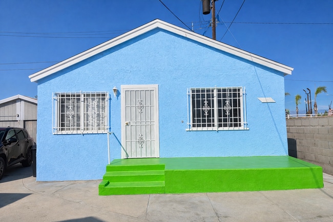 Building Photo - 1007 W 74th St