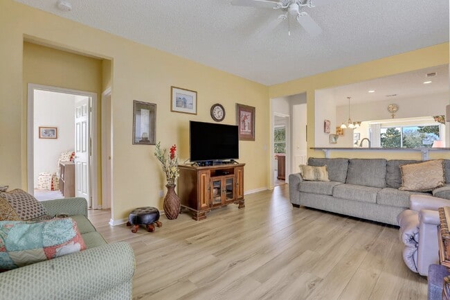 16 Plum Ct
