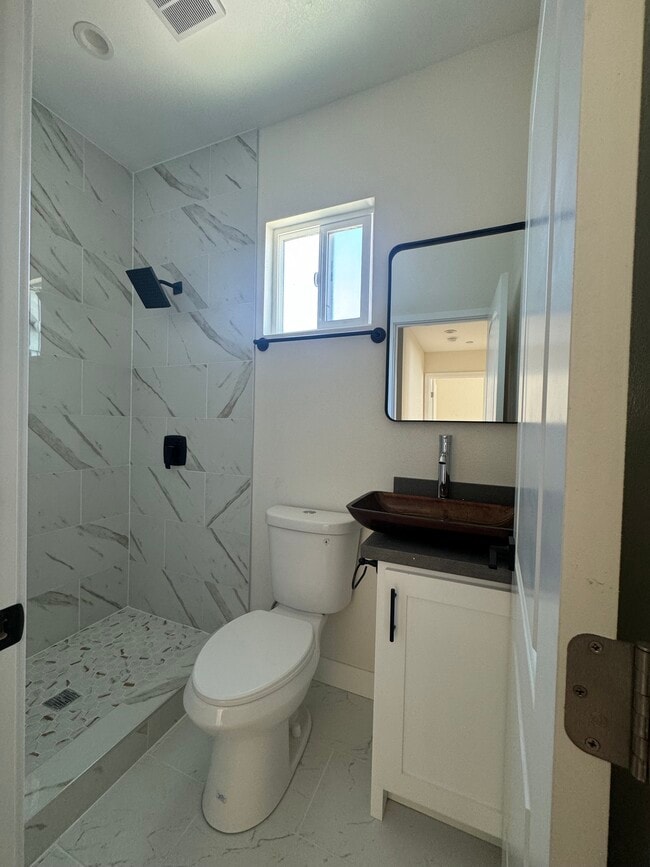 Photo - 5875 Towne Ave