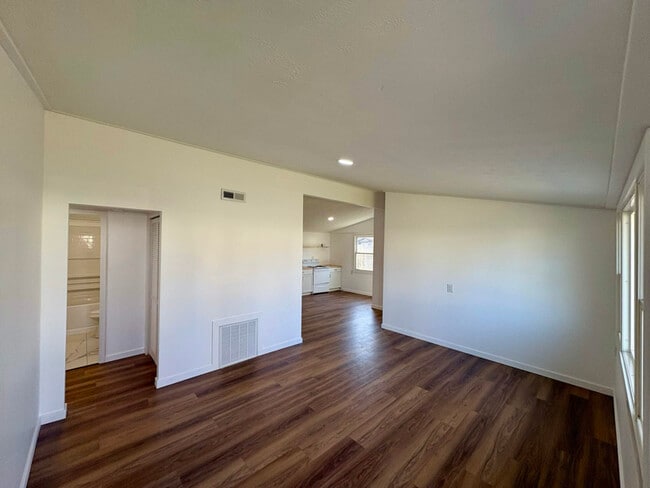 Photo - 3028 Virginia St