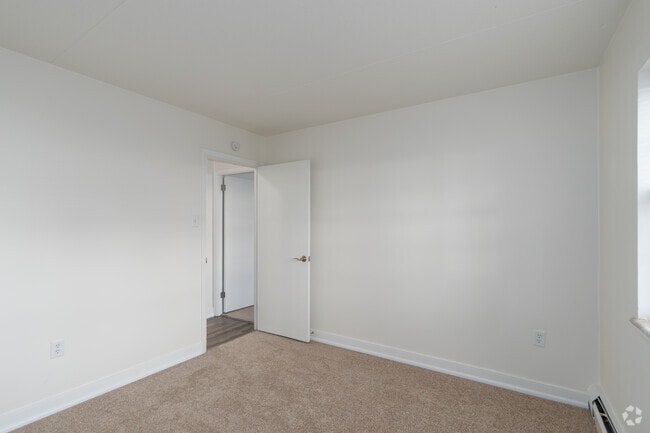 2BR, 1BA - 760SF - Bedroom