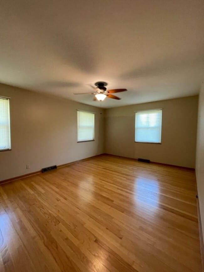 Photo - Alcoa 37701 - 3 bedroom, 2 bath ranch home with a carport - Contact Debra Johnson (865) 591-8281
