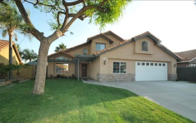 Building Photo - 581 Gladiola St