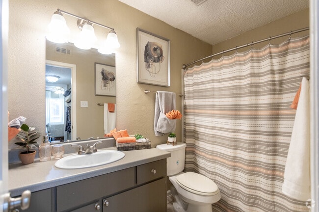 2BR, 2BA - 962 SF