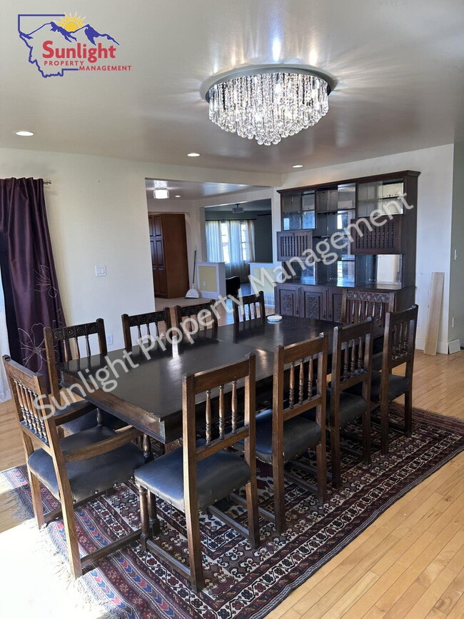 Spacious 4-Bed, 3-Bath Retreat with Expansive 4819 Sq Ft in Park City, MT