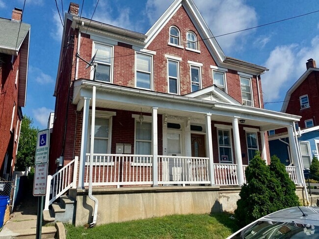 Building Photo - 744 Pawnee St Unit # 1 Rental