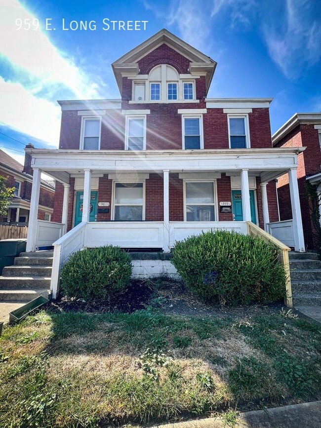 Newly Renovated Spacious 3BD Townhome - Newly Renovated Spacious 3BD Townhome