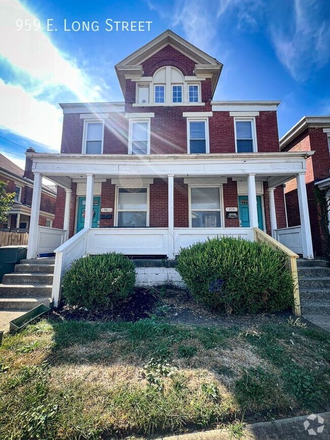 Building Photo - Newly Renovated Spacious 3BD Townhome