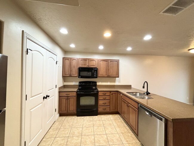 Photo - 1014 Village River Ln