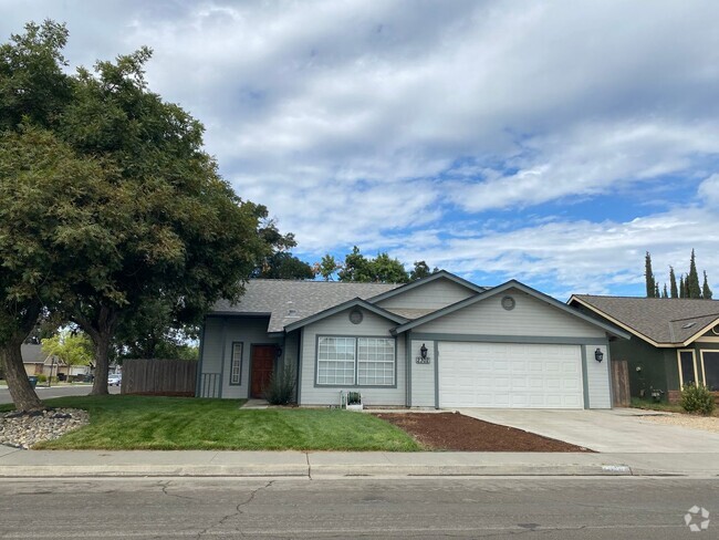 Building Photo - Affordable Northeast Hanford 3 bedroom 2 b... Rental