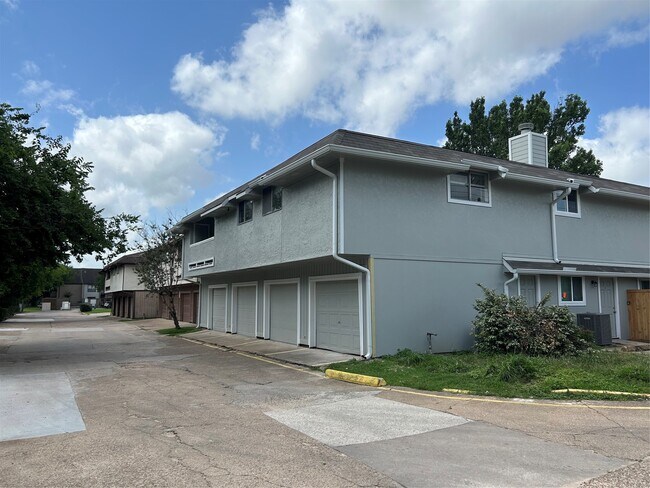 Building Photo - 8038 Sands Point Dr Unit C Rental