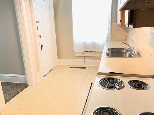 803 W Wood St Unit 1W