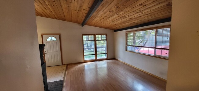 Photo - 2 bed 1.5 bath Downtown Bend - Large Master - Fenced Yard