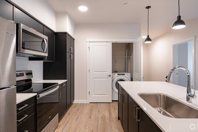 2BD, 2BA - 1,018SF