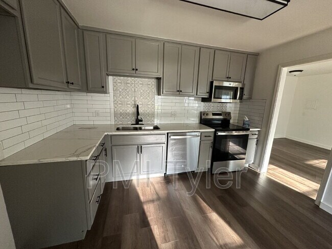 Photo - 1538 N Hill Ave