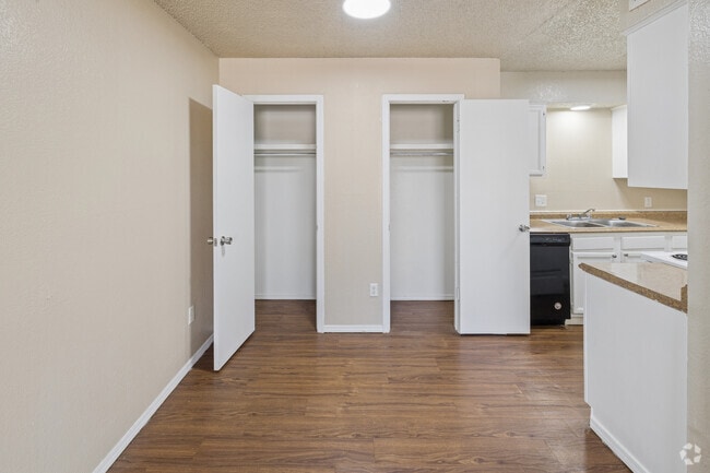 2BR, 1.5BA - 829SF - Dining Area - Pine Terrace