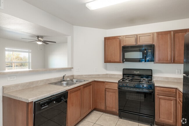 2BR, 2BA - 900SF - Kitchen