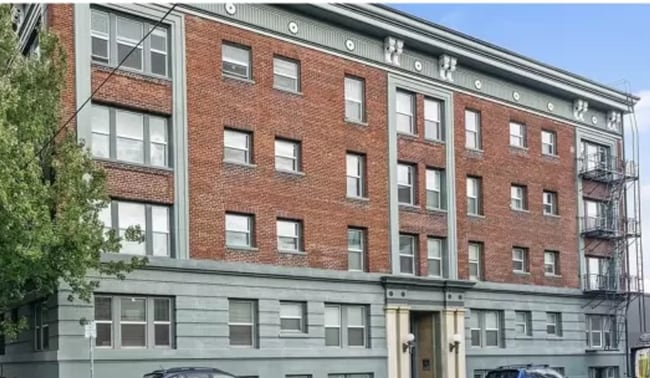 Building Photo - Historic Charm in the Heart of NW Portland | Studio with In-Unit W/D! Unit 102