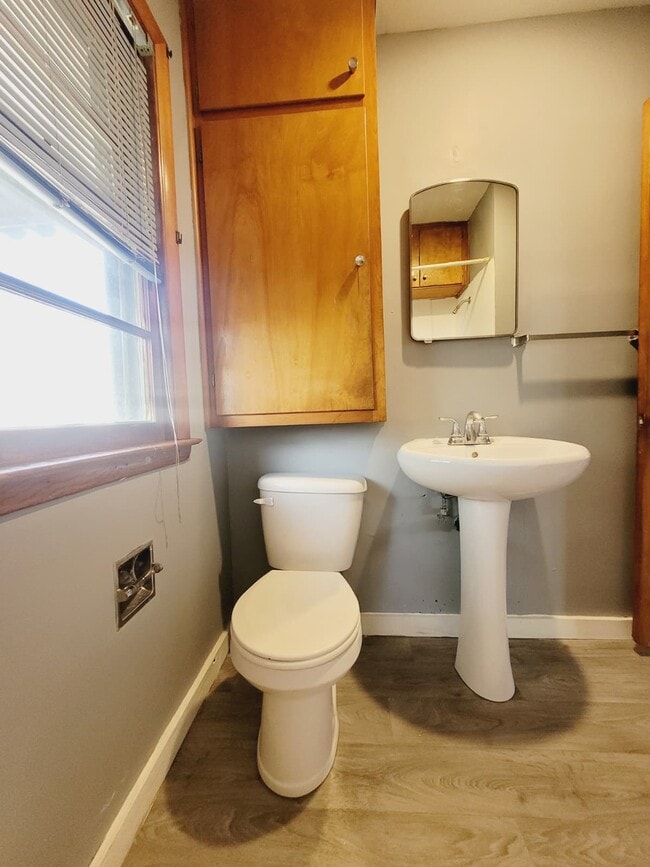 Photo - 1320 N Broadwell Ave