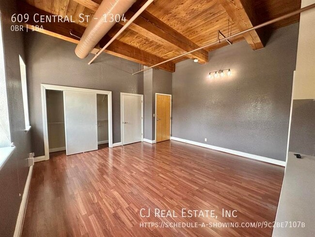 Photo - 609 Central St