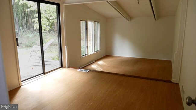 Photo - 3333 Hemlock Dr