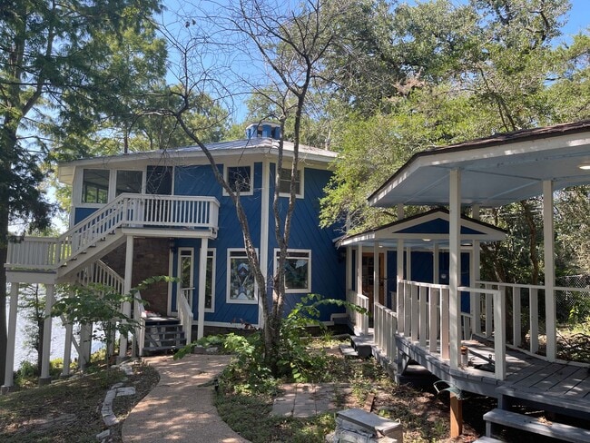 Photo - College Station - Lake Front Property - 3 bedroom / 1.5 bath - 2 story Home