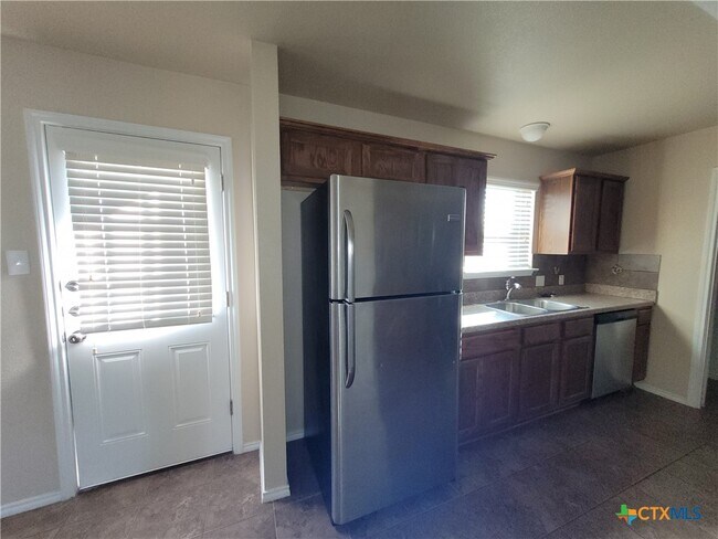 Photo - 935 Brookview Dr