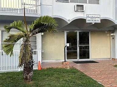 Photo - 16801 NE 14th Ave Unidad 202