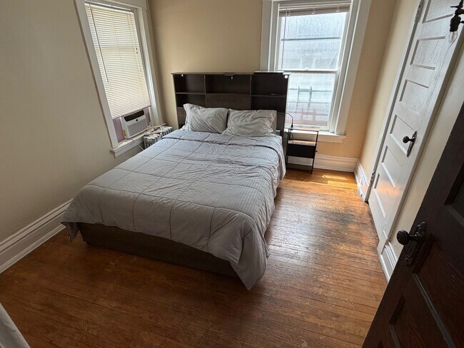Queen Bed Rear