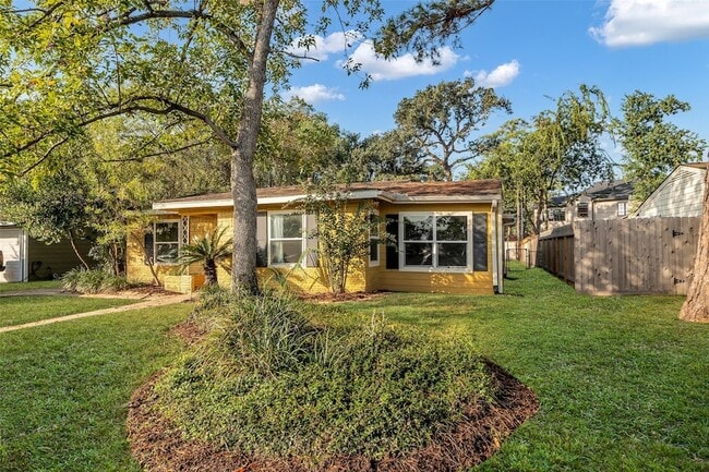 Photo - 4303 Piney Woods Dr