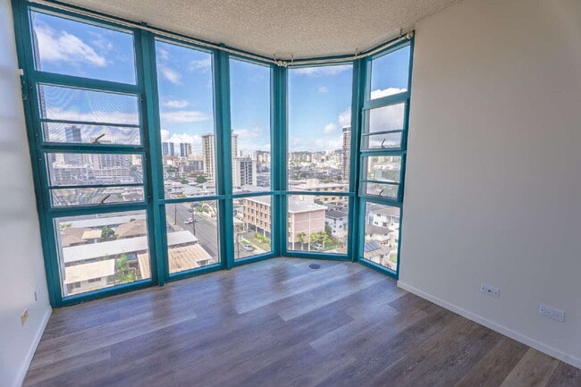 Photo - 745 Isenberg St