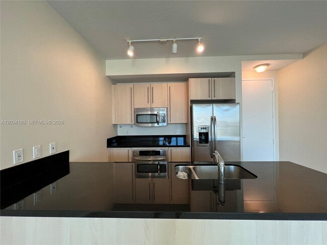 Photo - 79 SW 12th St Unidad 2502-S