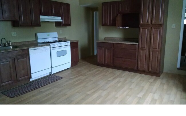 Photo - 129 E Locust St