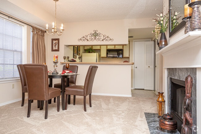 1 BR, 1 BA - 700 SF