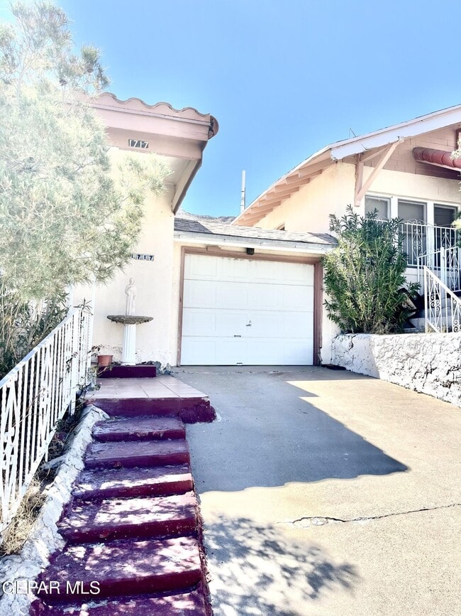 Photo - 1717 Dakota St