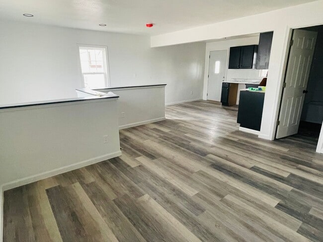 Photo - Single family house available!