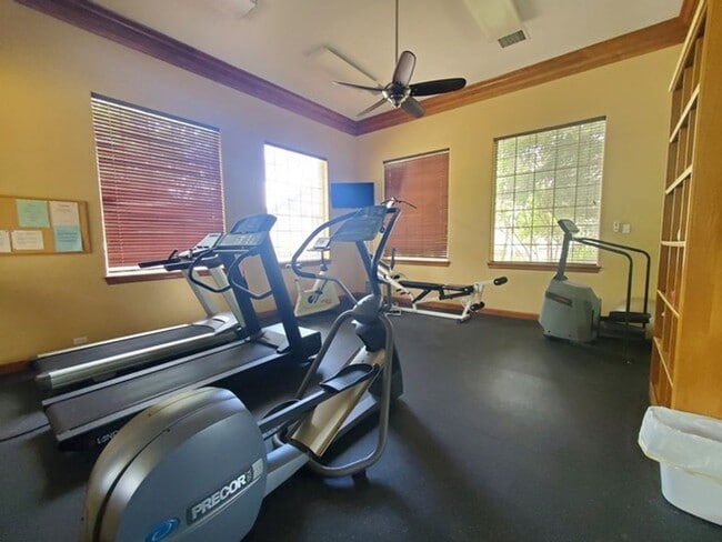 Photo - Updated 3 bedroom townhome with easy access to Powers Corridor!