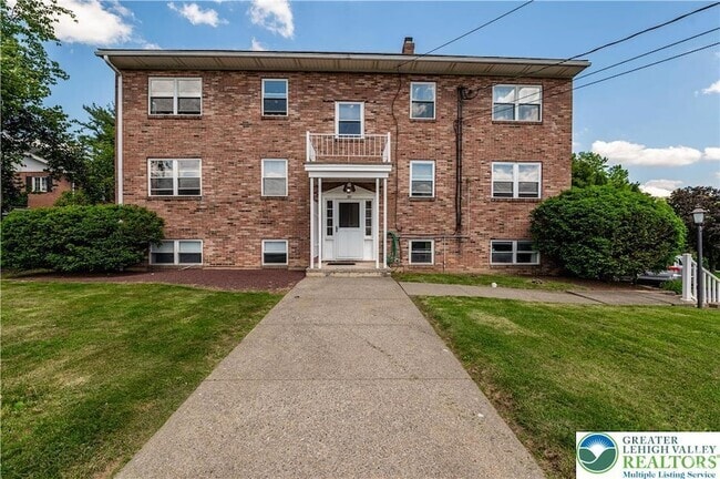 Building Photo - 90 Gum St Unit 1N Rental