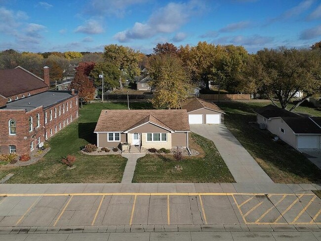 Photo - 405 E 5th St