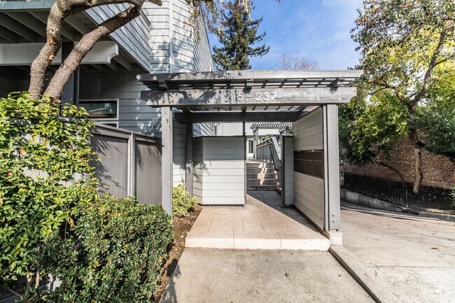 Building Photo - One-Of-A-Kind, Completely Remodeled 2 Bed ... Rental