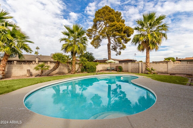 4428 W Laurie Ln
