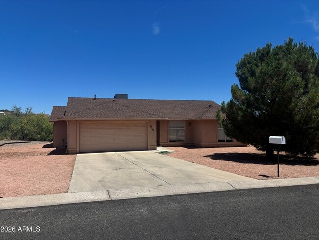 Building Photo - 1331 Deborah Dr