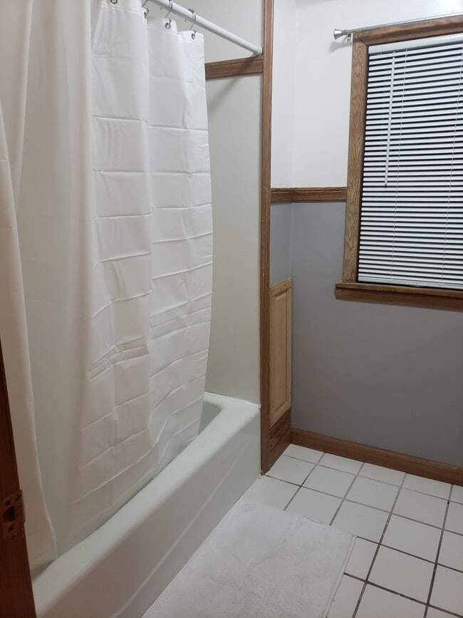 Photo - 3822 W 5th St Unit 2 bedroom, 1 bathroom upper