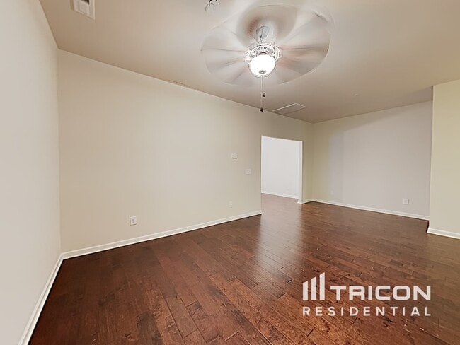 Photo - 139 Hickory Station Ln