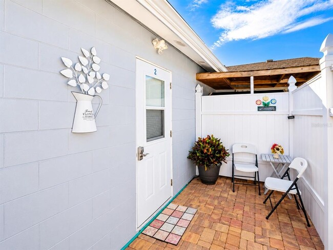 Building Photo - 111 Cuautla Way