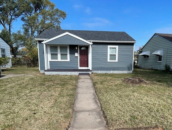 Building Photo - 2 Bedroom, 1 Bathroom House