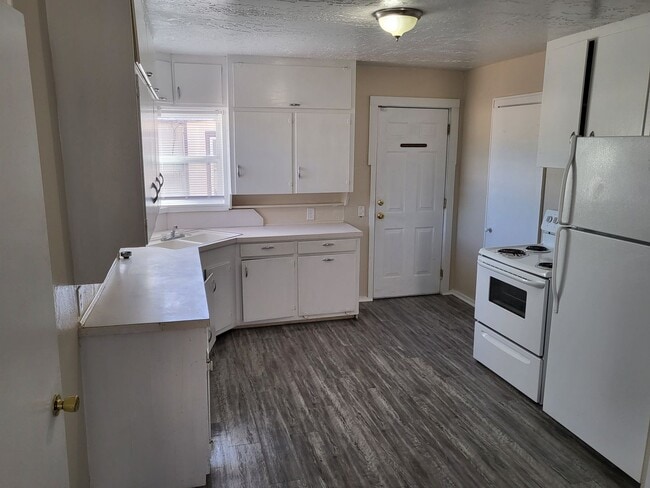 Photo - 929 W 16th St